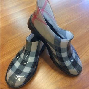 Burberry short rain boots